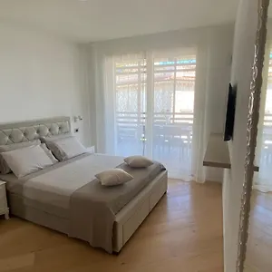  Appartamento Sea View Embassy
